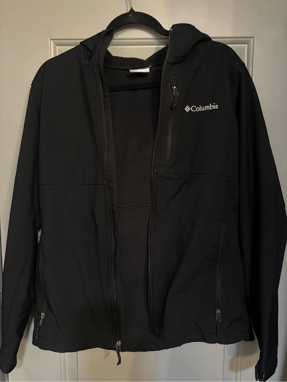 Columbia Black Softshell Jacket – Women’s Medium 🖤